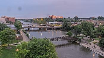 Weather camera view of City of Elgin.