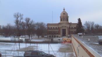 Weather camera view of Ellendale HS.