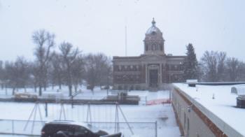 Weather camera view of Ellendale HS.