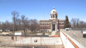 Weather camera view of Ellendale HS.