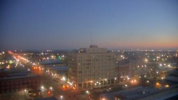 Weather camera view of First National Bank-Hutchinson.