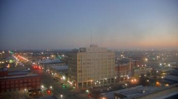 Weather camera view of First National Bank-Hutchinson.