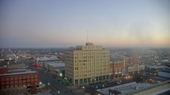 Weather camera view of First National Bank-Hutchinson.