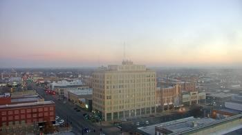 Weather camera view of First National Bank-Hutchinson.