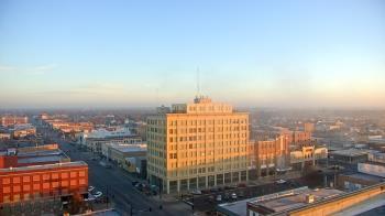 Weather camera view of First National Bank-Hutchinson.