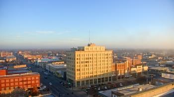 Weather camera view of First National Bank-Hutchinson.