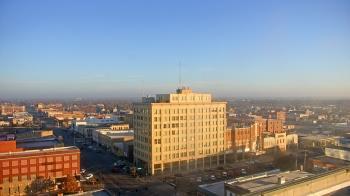 Weather camera view of First National Bank-Hutchinson.