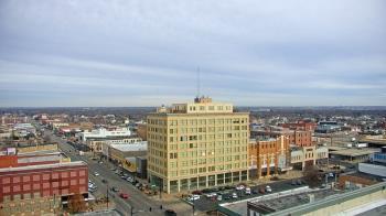 Weather camera view of First National Bank-Hutchinson.