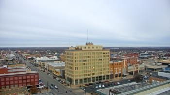 Weather camera view of First National Bank-Hutchinson.
