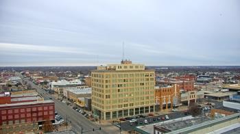 Weather camera view of First National Bank-Hutchinson.