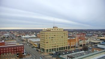 Weather camera view of First National Bank-Hutchinson.