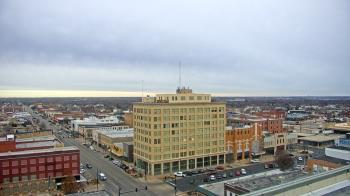 Weather camera view of First National Bank-Hutchinson.