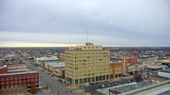Weather camera view of First National Bank-Hutchinson.