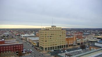 Weather camera view of First National Bank-Hutchinson.