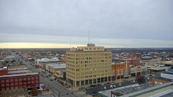 Weather camera view of First National Bank-Hutchinson.