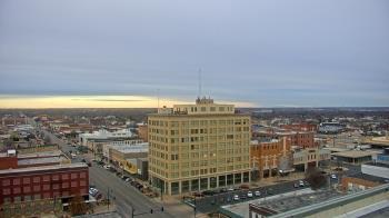 Weather camera view of First National Bank-Hutchinson.