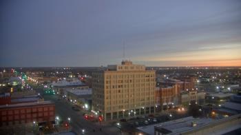 Weather camera view of First National Bank-Hutchinson.
