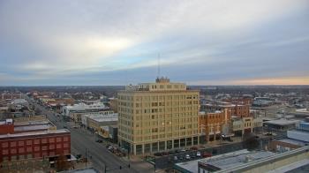 Weather camera view of First National Bank-Hutchinson.