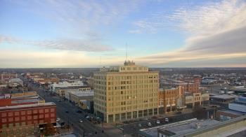Weather camera view of First National Bank-Hutchinson.