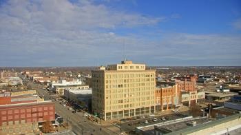 Weather camera view of First National Bank-Hutchinson.