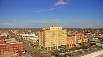 Weather camera view of First National Bank-Hutchinson.