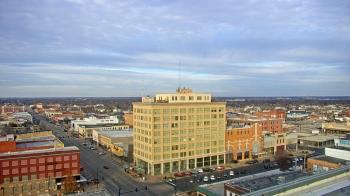 Weather camera view of First National Bank-Hutchinson.