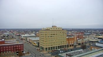 Weather camera view of First National Bank-Hutchinson.