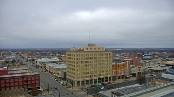 Weather camera view of First National Bank-Hutchinson.