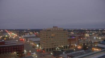Weather camera view of First National Bank-Hutchinson.