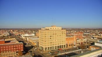 Weather camera view of First National Bank-Hutchinson.