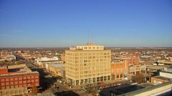 Weather camera view of First National Bank-Hutchinson.