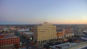 Weather camera view of First National Bank-Hutchinson.