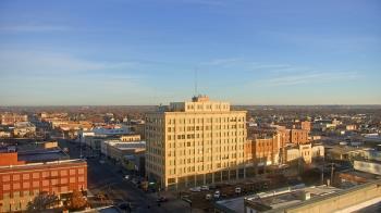 Weather camera view of First National Bank-Hutchinson.