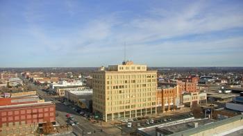 Weather camera view of First National Bank-Hutchinson.