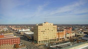 Weather camera view of First National Bank-Hutchinson.