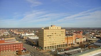 Weather camera view of First National Bank-Hutchinson.