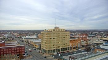 Weather camera view of First National Bank-Hutchinson.