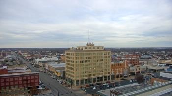 Weather camera view of First National Bank-Hutchinson.