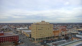 Weather camera view of First National Bank-Hutchinson.