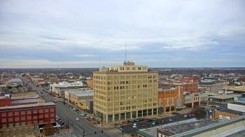 Weather camera view of First National Bank-Hutchinson.