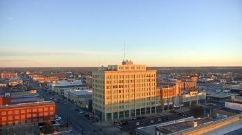 Weather camera view of First National Bank-Hutchinson.