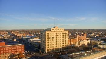 Weather camera view of First National Bank-Hutchinson.