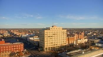 Weather camera view of First National Bank-Hutchinson.