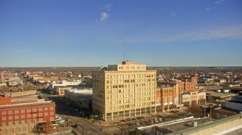 Weather camera view of First National Bank-Hutchinson.