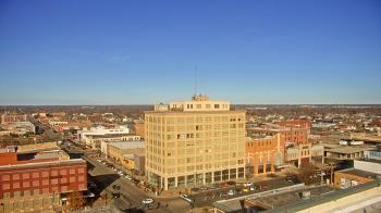 Weather camera view of First National Bank-Hutchinson.
