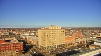 Weather camera view of First National Bank-Hutchinson.