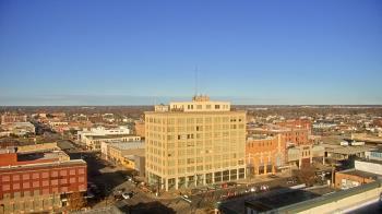 Weather camera view of First National Bank-Hutchinson.