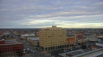 Weather camera view of First National Bank-Hutchinson.