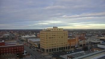 Weather camera view of First National Bank-Hutchinson.