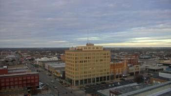 Weather camera view of First National Bank-Hutchinson.